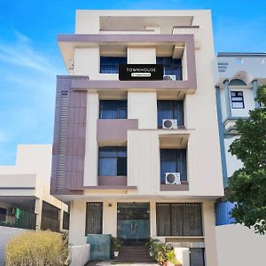 Super Townhouse Malviya Nagar Near Airport Formerly Royal Residency